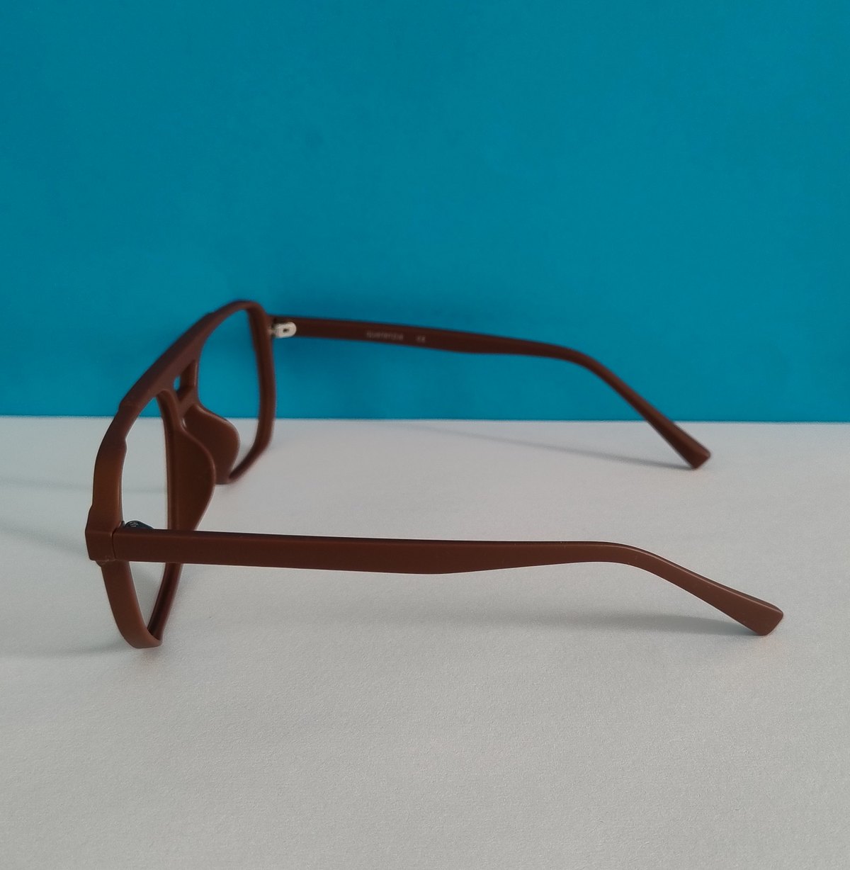 GAFA LUZ AZUL HT8935 03